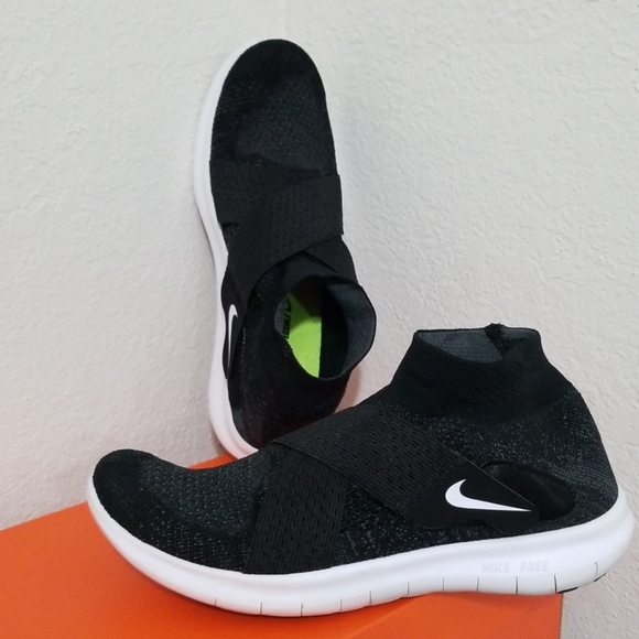 Nike Shoes - NIKE FREE RN MOTION FK